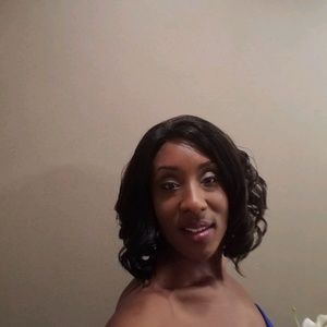 Meet your Posher, Ebony